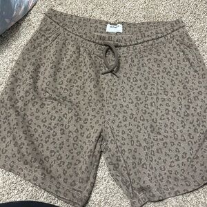 Old Navy women’s shorts cheetah print brown size L new never worn